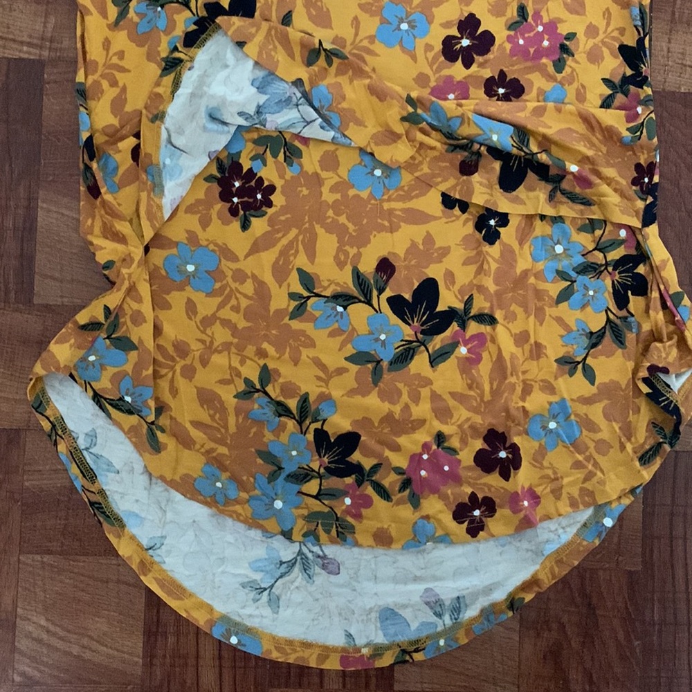 Latched Mama layered Nursing shirt - Picture 2 of 2